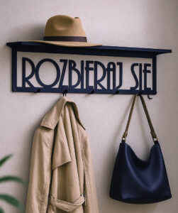 Elegancki wieszak z półką do przedpokoju rozbieraj się